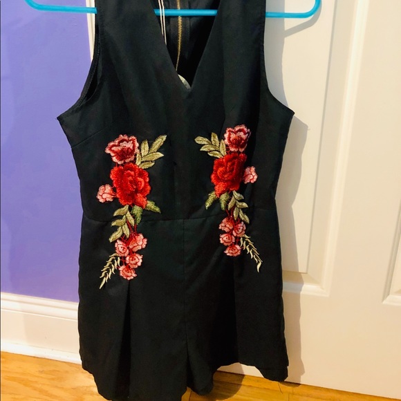 Black Alythea rose romper - Picture 6 of 7